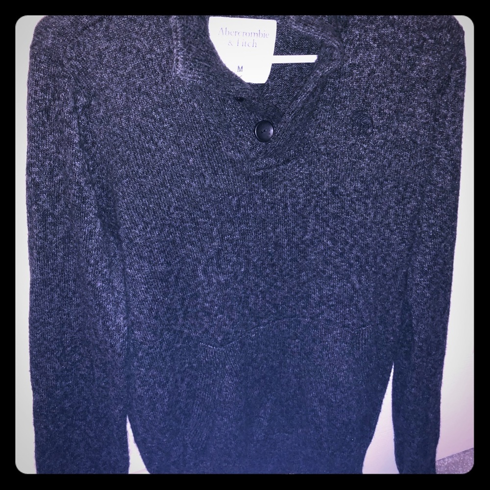 Brand new Abercrombie Fitch. Size medium